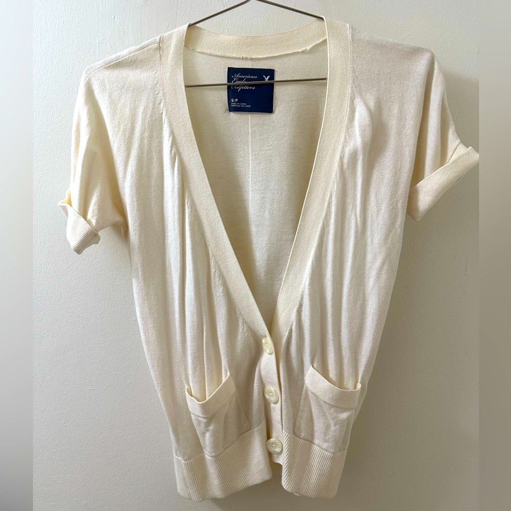 American Eagle Vintage Cream Short Sleeve Cardigan Sweater w Buttons Pockets, SM